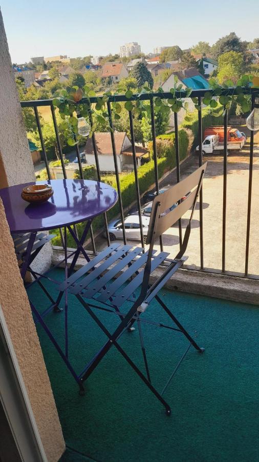 Chateauroux : Bel Appartement Avec Balcon Kültér fotó