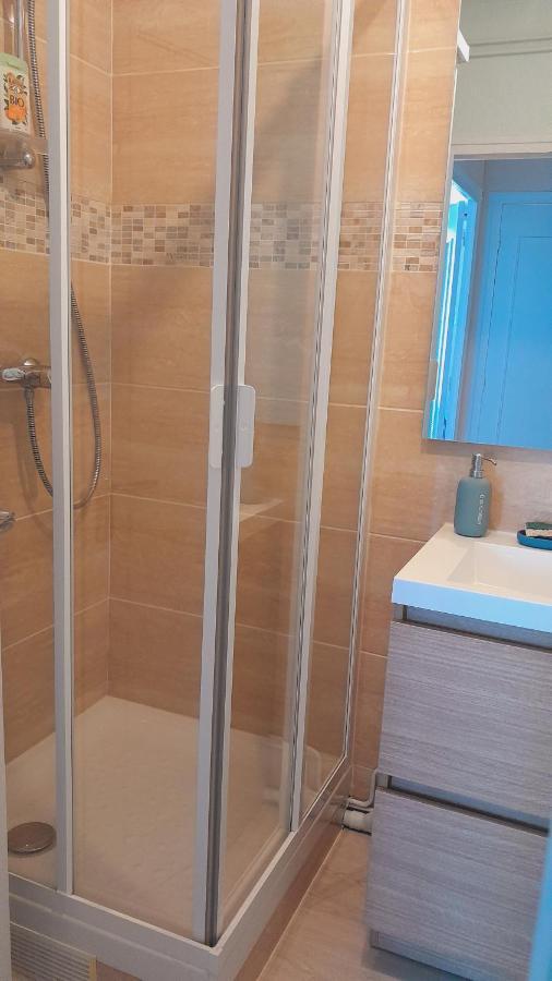 Chateauroux : Bel Appartement Avec Balcon Kültér fotó